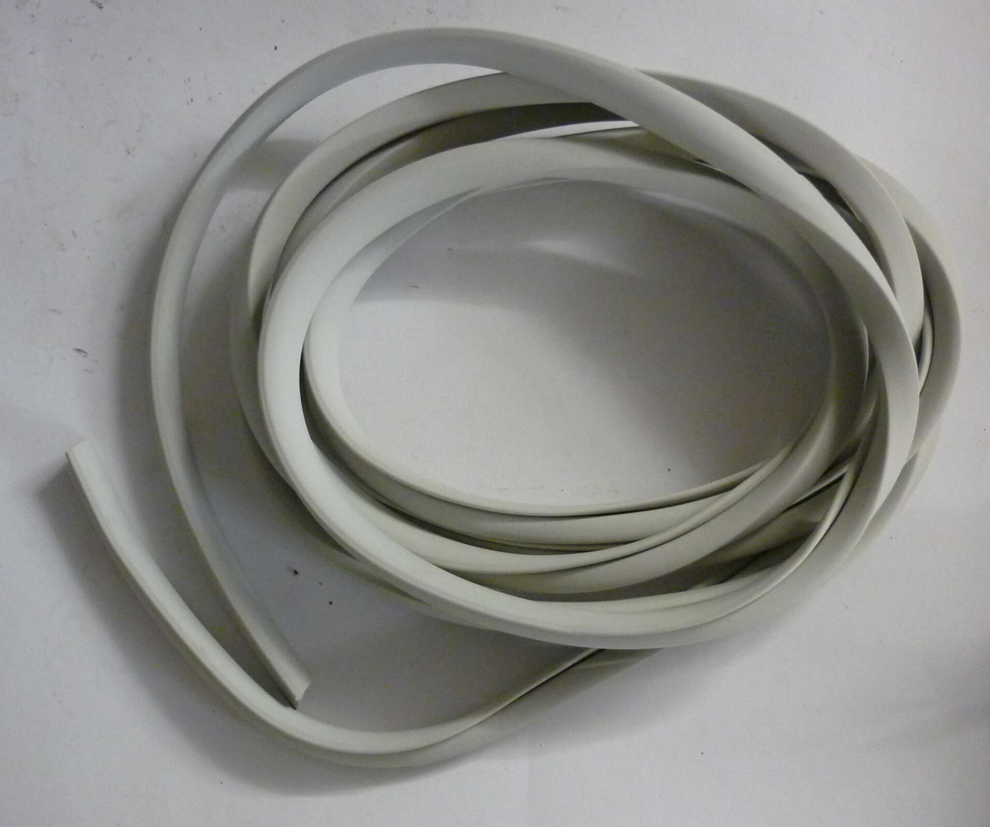 Rubber profil strip for cowl, light grey, CIF, Vespa 98 / 125 / 150