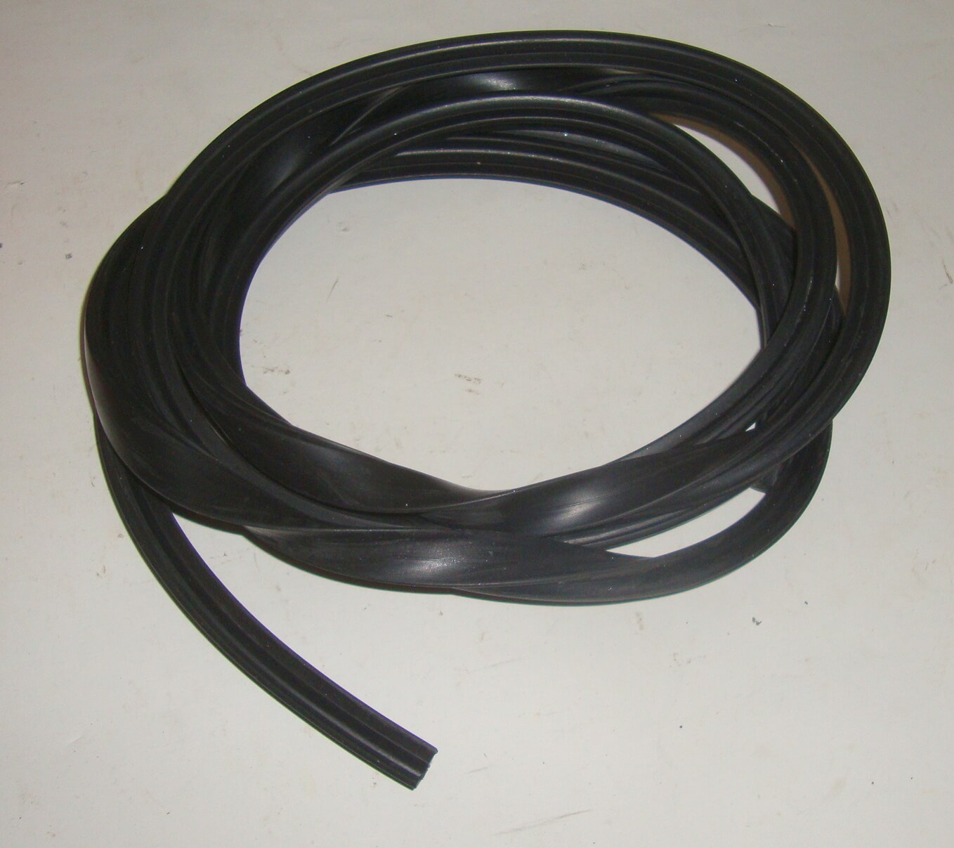Rubber profil strip for cowl, black, ROLLERLADEN CLASSIC LINE, Vespa 125 /150 / 160 / 180 / 200