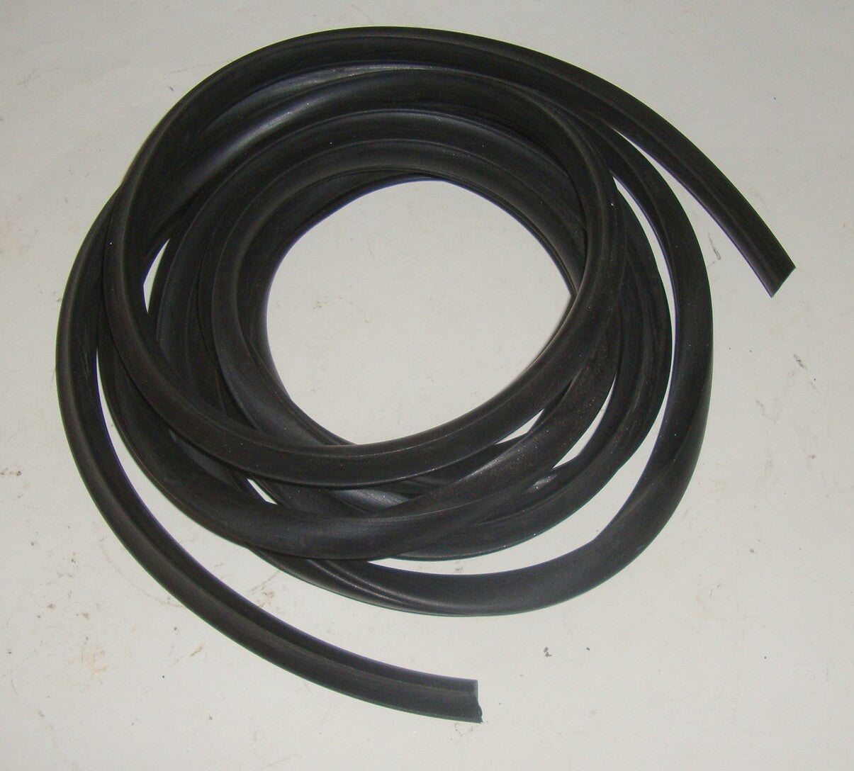 Rubber profil strip for cowl, black, ROLLERLADEN CLASSIC LINE, Vespa 98 / 125 /150