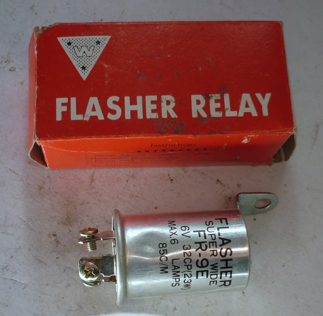Thermic switch for indicators, ROLUX, srew contacts and fuse socket, 6 V 20 W; NOS