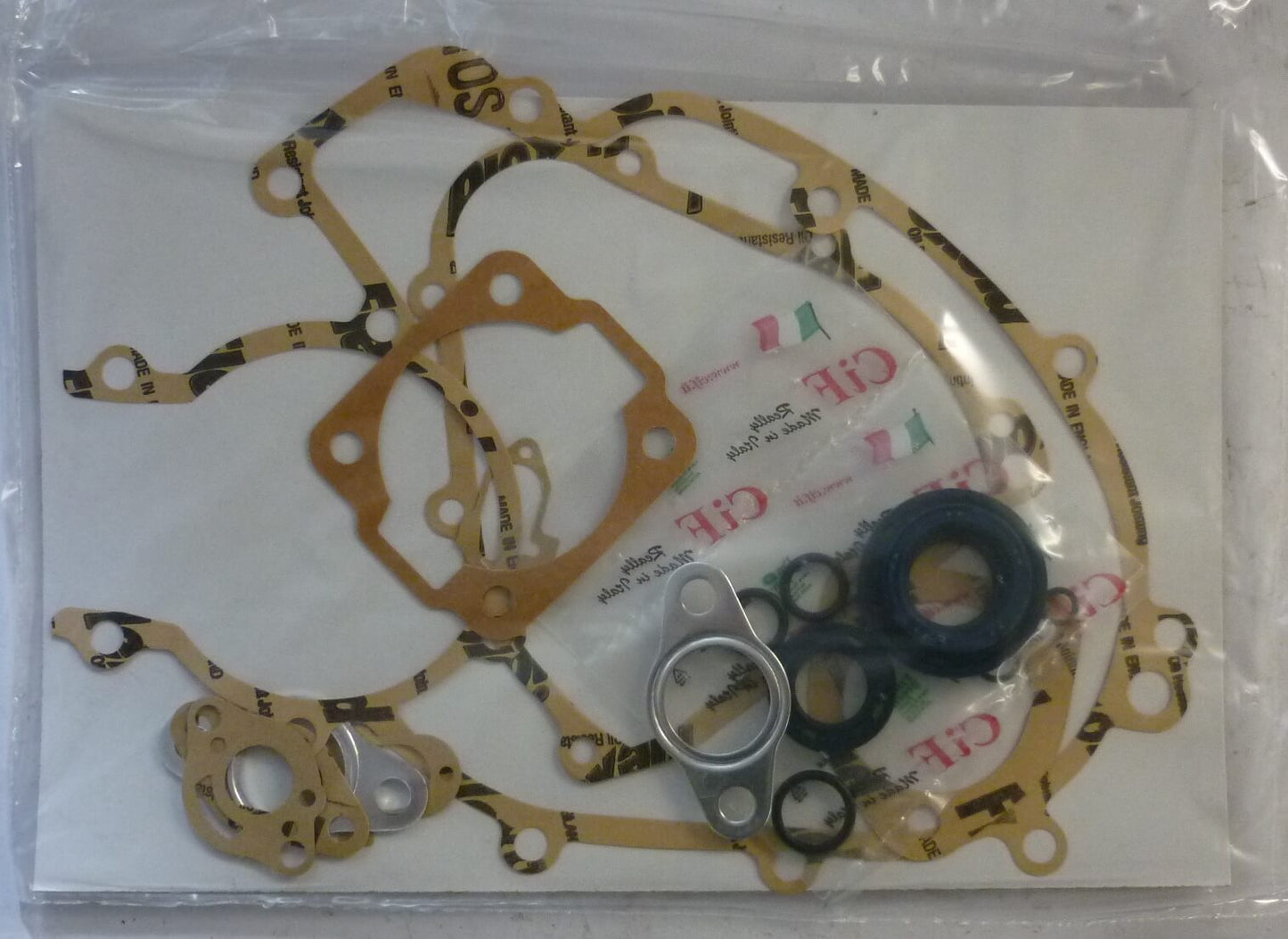 Gasket kit with oil seals, Vespa V50 / 90 / 125 / ET3