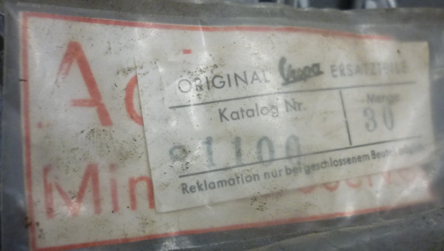 Beading, lower outher left side, Vespa 125, NOS