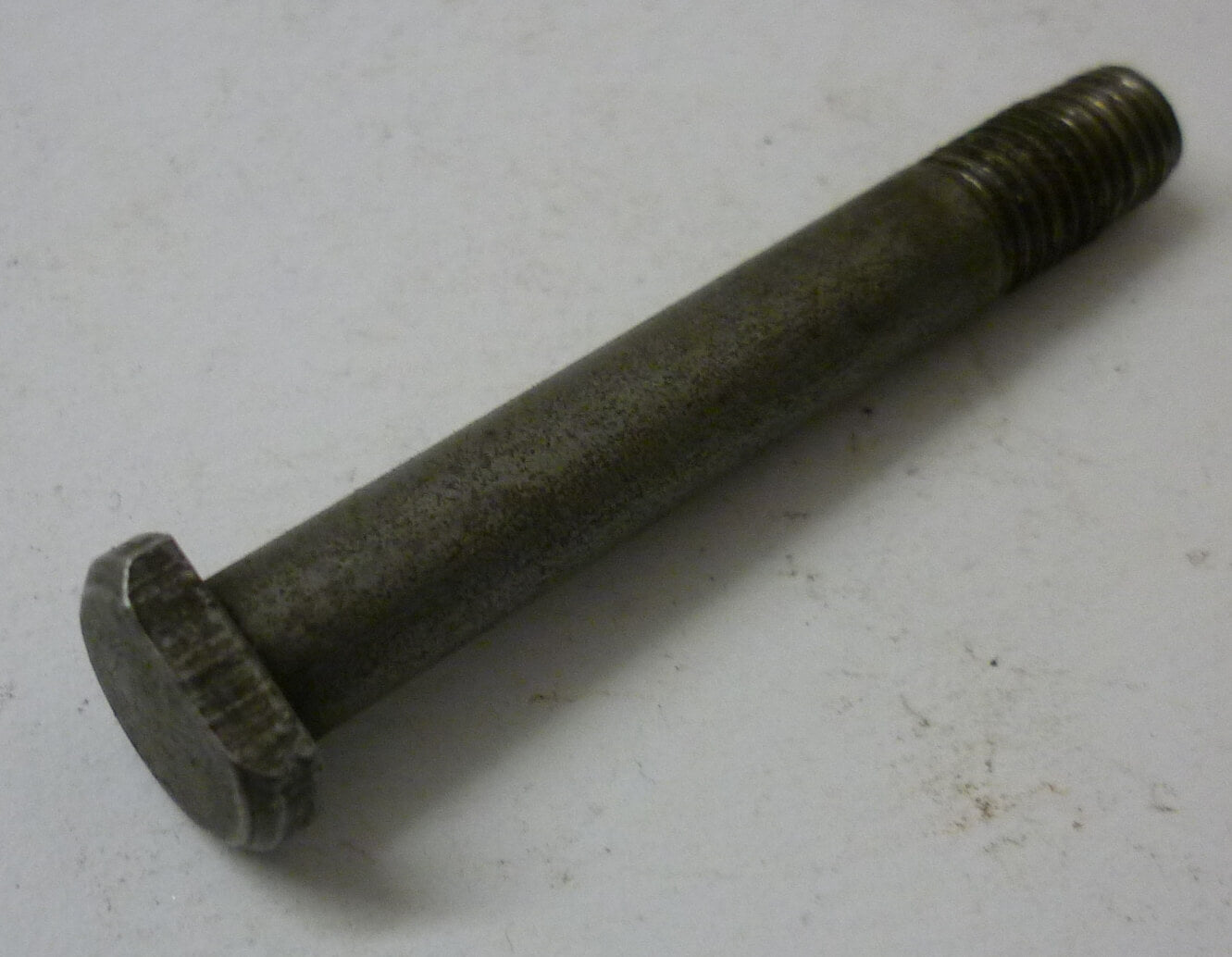 Srew, engine case, cadmium plated, M7 x 75