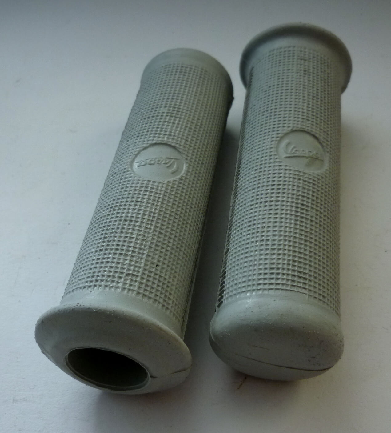 Grip, "Vespa", premium quality, grey, 22 mm, Vespa GS3 / GS4 / T2-4