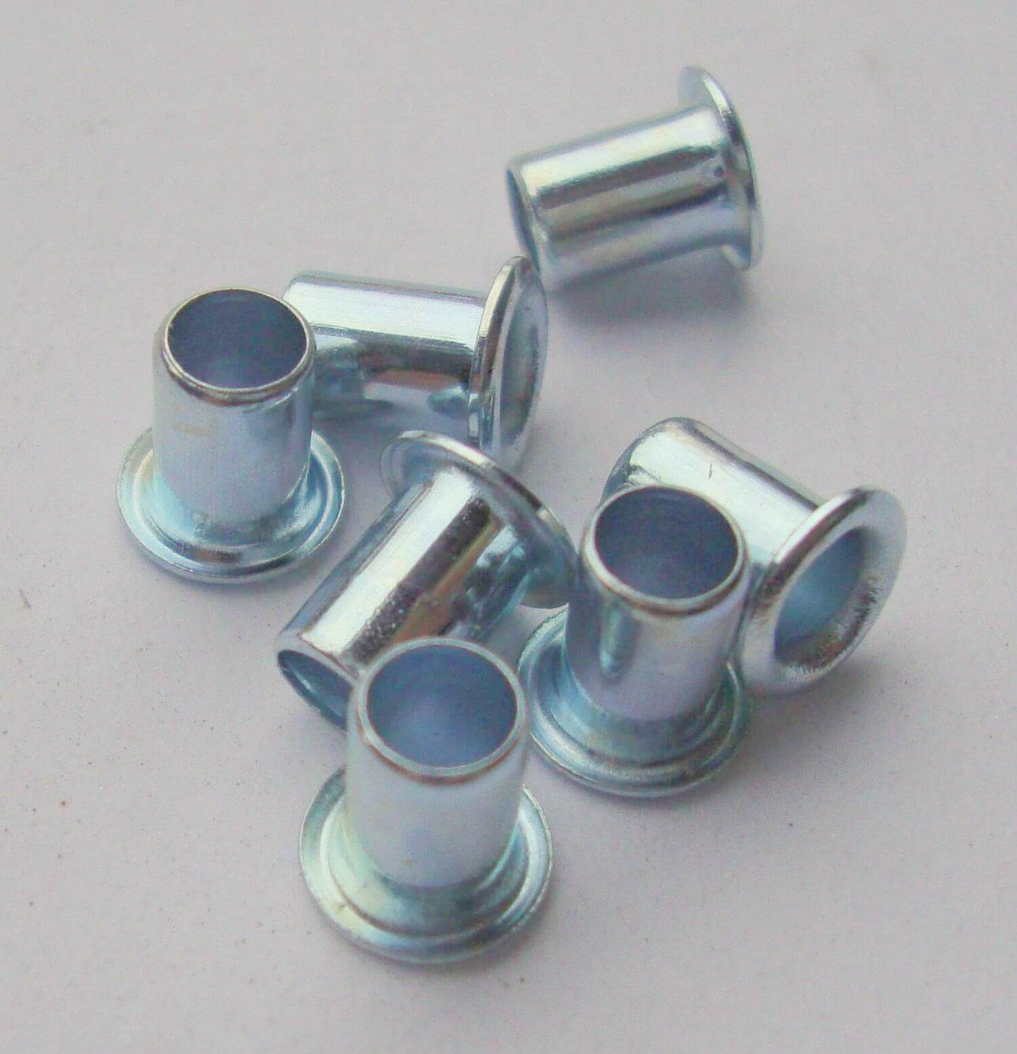 Eylets for horn, zinc plated