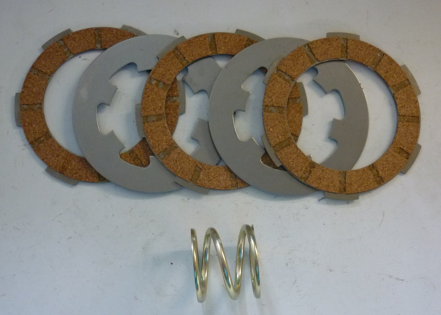 Kupplungsbelägesatz mit Stahlscheiben und Feder, CIF, Vespa 50 / 90 / 125 / PV / ET3 / PK