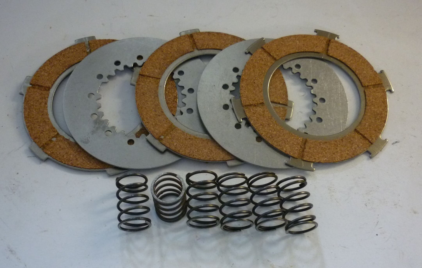 Kit pastiglie frizione con dischi e molle in acciaio, Vespa PX 80 / 125 / 150 / VNB - GL -Sprint - Super