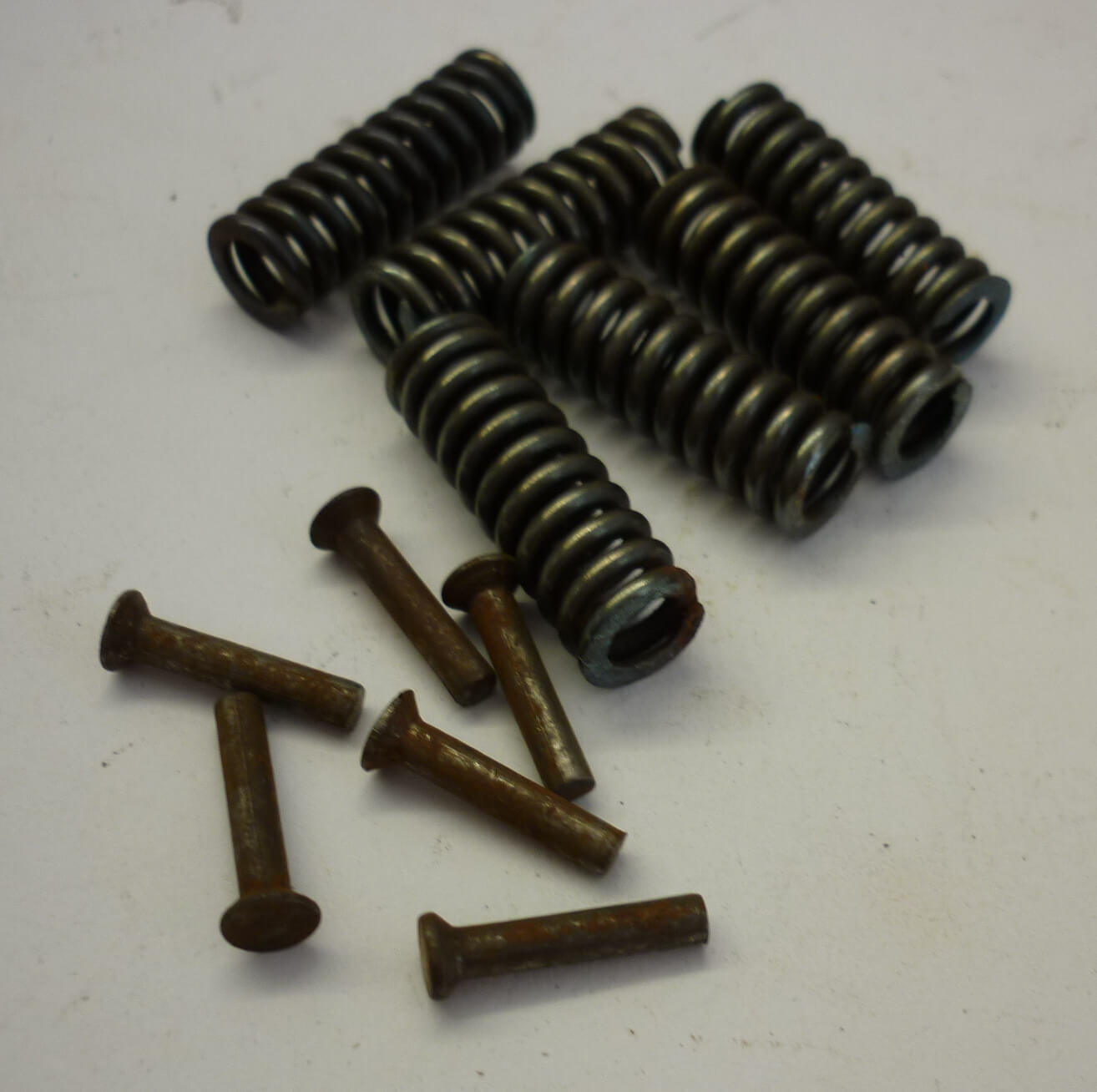 Spring / rivet kit, spring gear, 9x26 mm, Vespa 125 / 150 - Ape 150 / Pentaro, NOS