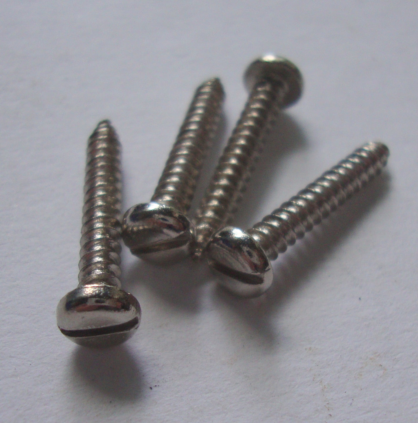 Slotted-head screw kit for horn