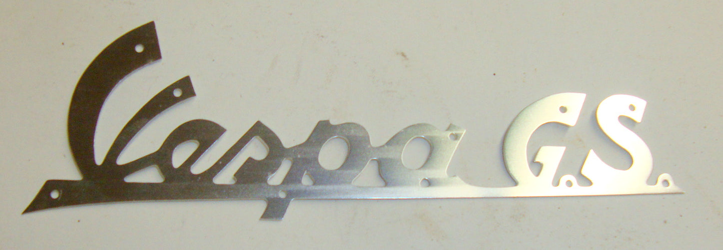 Schriftzug mit Bohrungen, kursiv, Aluminium, "Vespa GS"