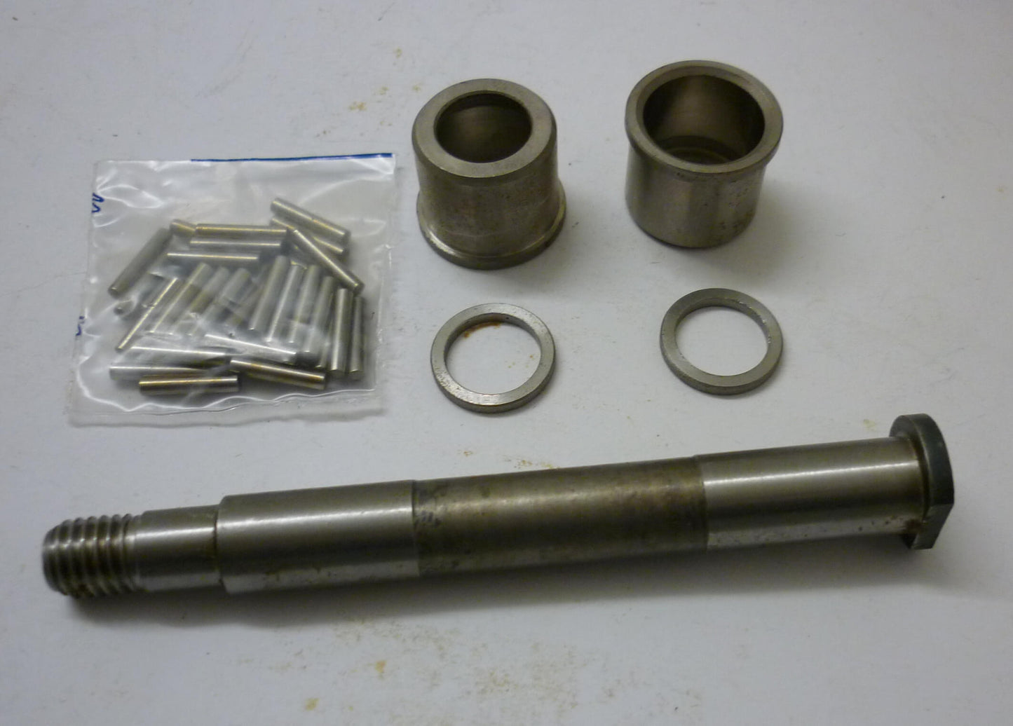 Motion link bolt with bearings, Vespa 125 / 150 / Ape
