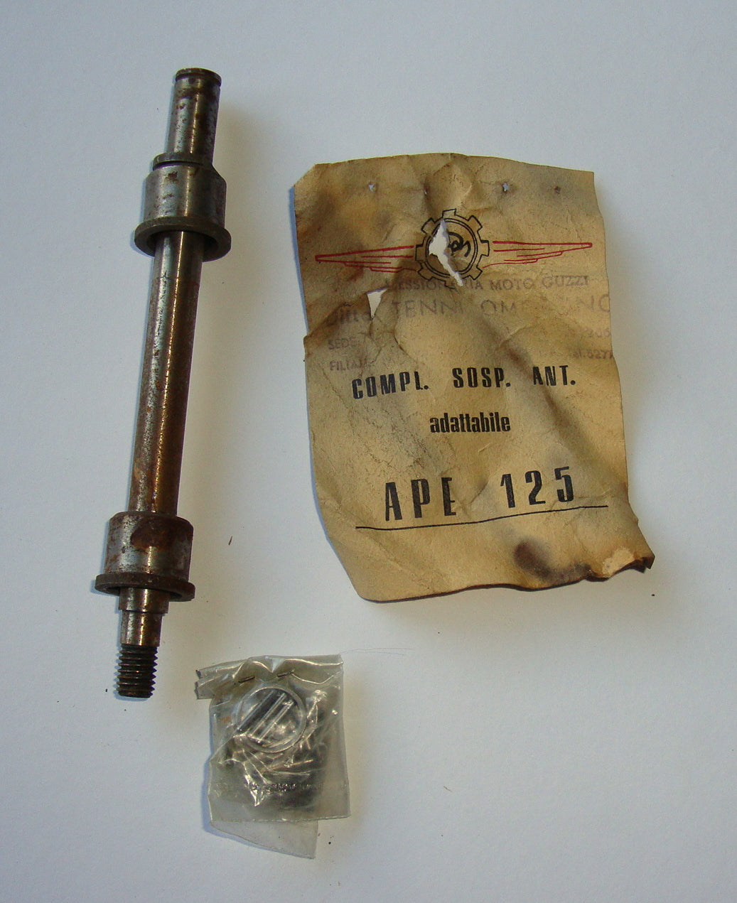 Motion link bolt whit bearings, Ape 125; NOS
