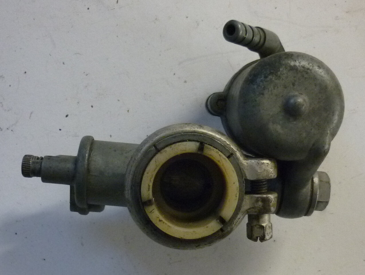 Srew, clamp, UB23S3 carburettor, NOS