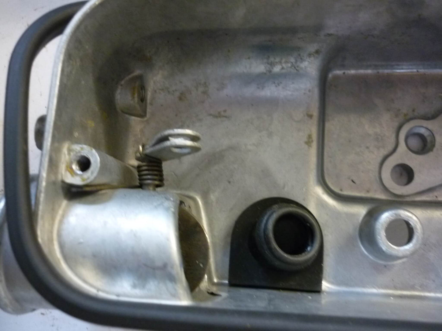 Air cleaner, carburettor casing with choke flap, complete, Vespa 150 VBA1M - VBB1M - VGLA1M, NOS