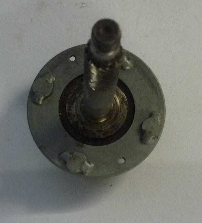 Front wheel axle, studs M8, 13 cogs, Vespa 125 VNA-VNB / 150