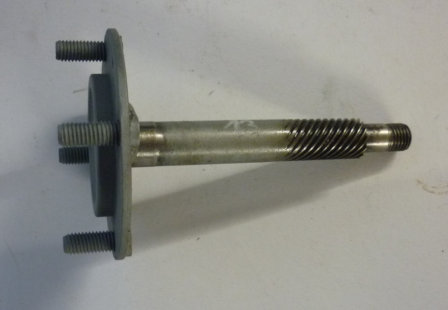 Front wheel axle, studs M8, 13 cogs, Vespa 125 VNA-VNB / 150