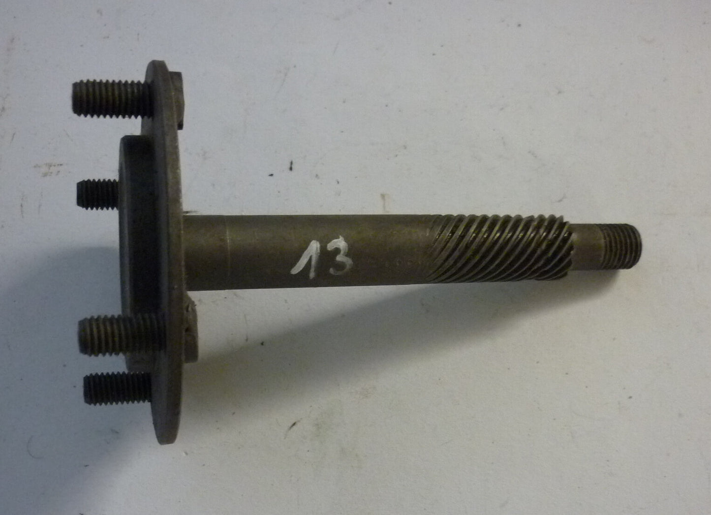 Front wheel axle, studs M8, 13 cogs, Vespa 125 VNA-VNB / 150