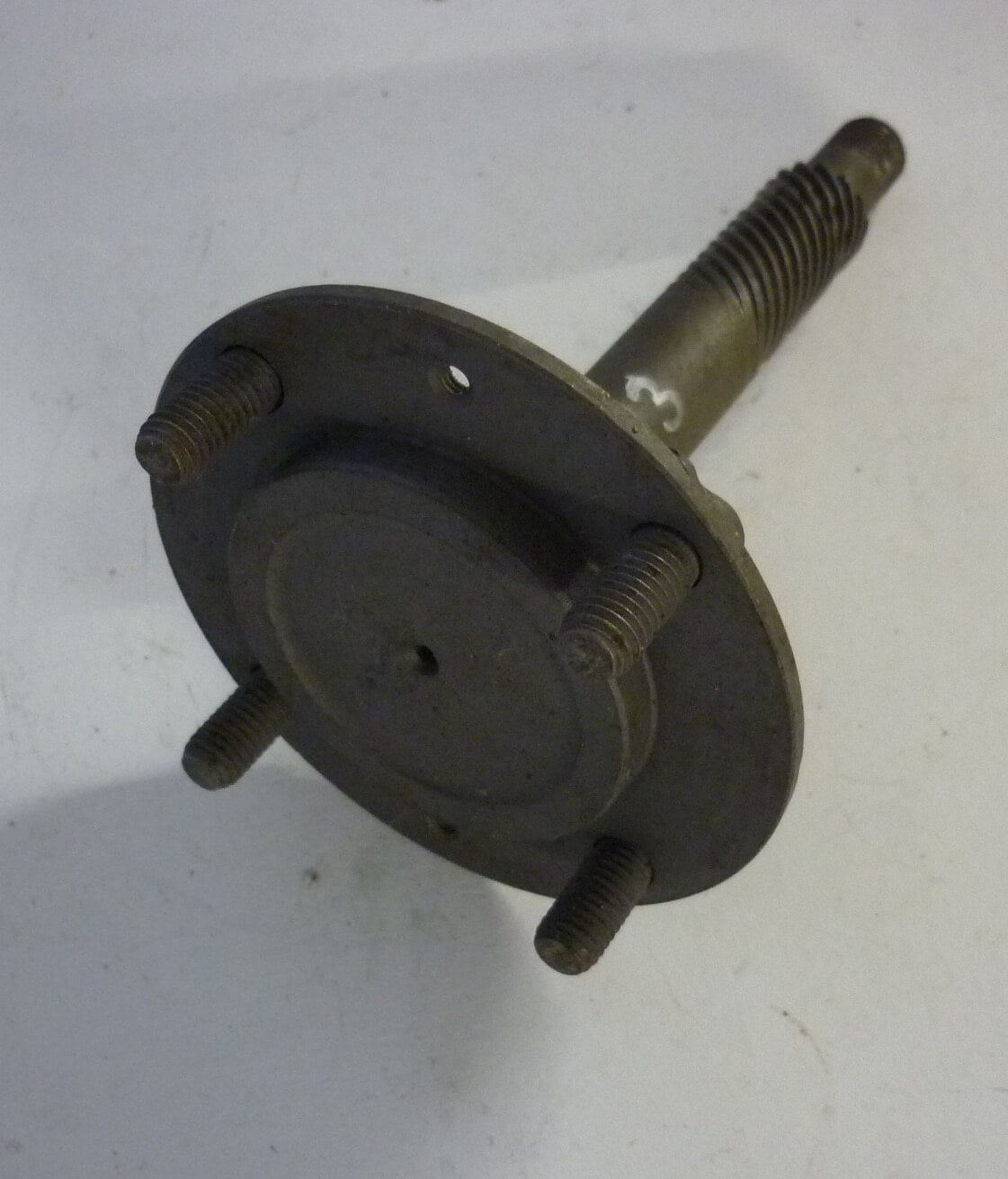 Front wheel axle, studs M8, 13 cogs, Vespa 125 VNA-VNB / 150
