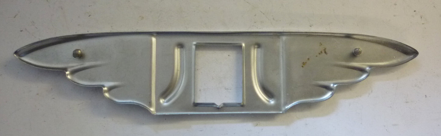 Zierflügel, Dekoration, Piaggio-Emblem, Blech, geprägt, verchromt, Vespa 125 / 150, NOS