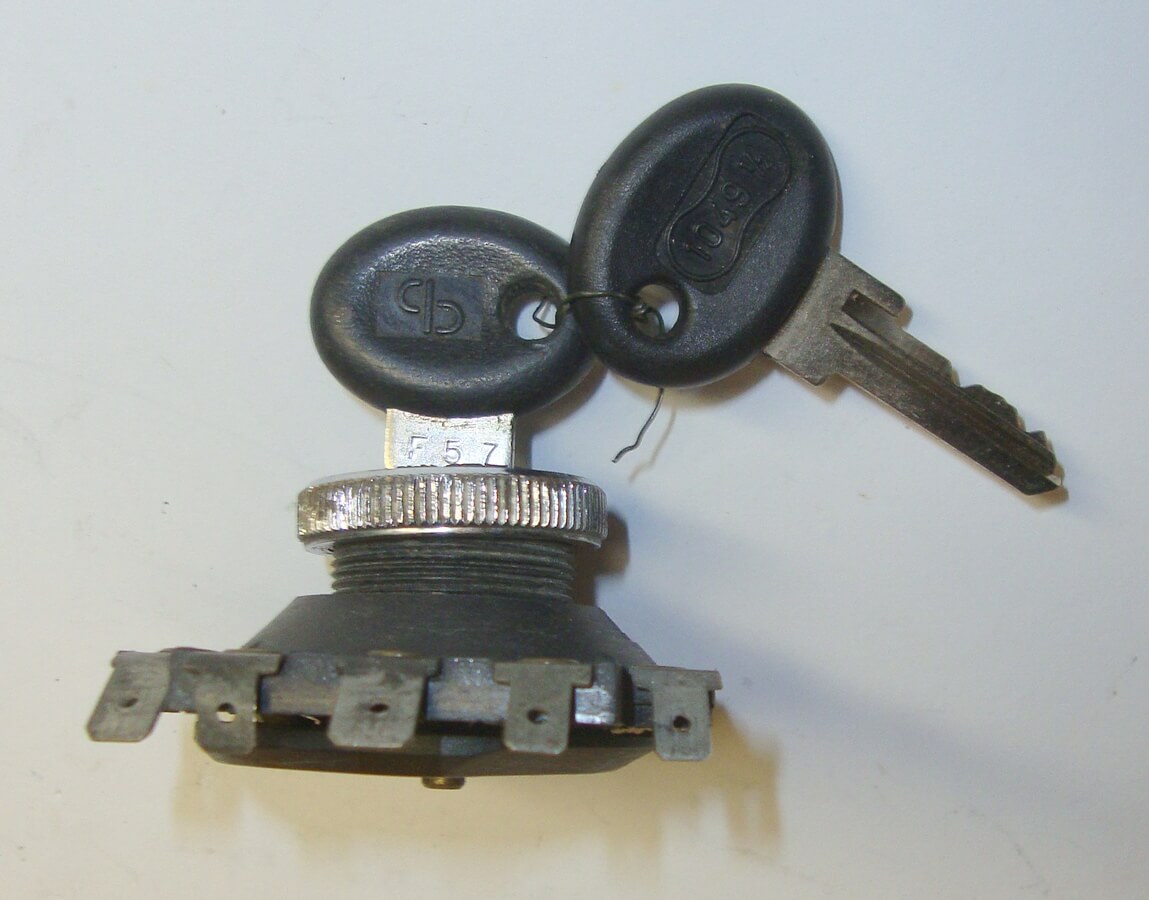 Ignition lock, Vespa 50 / 80 / 100 / 125 / 150 / 200 without battery, 4 connections, NOS
