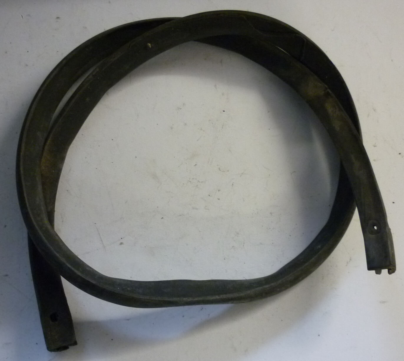 Rubber profil strip for cowl, black, Vespa 125 /150 / 160 / 180 / 200