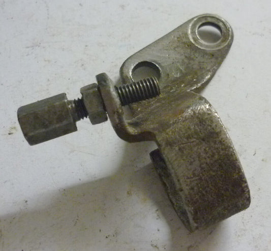 Halteplatte, Seilzüge am Motor, Stellschraube oben, Vespa 50 / 90 / 100 / 125, Gebraucht