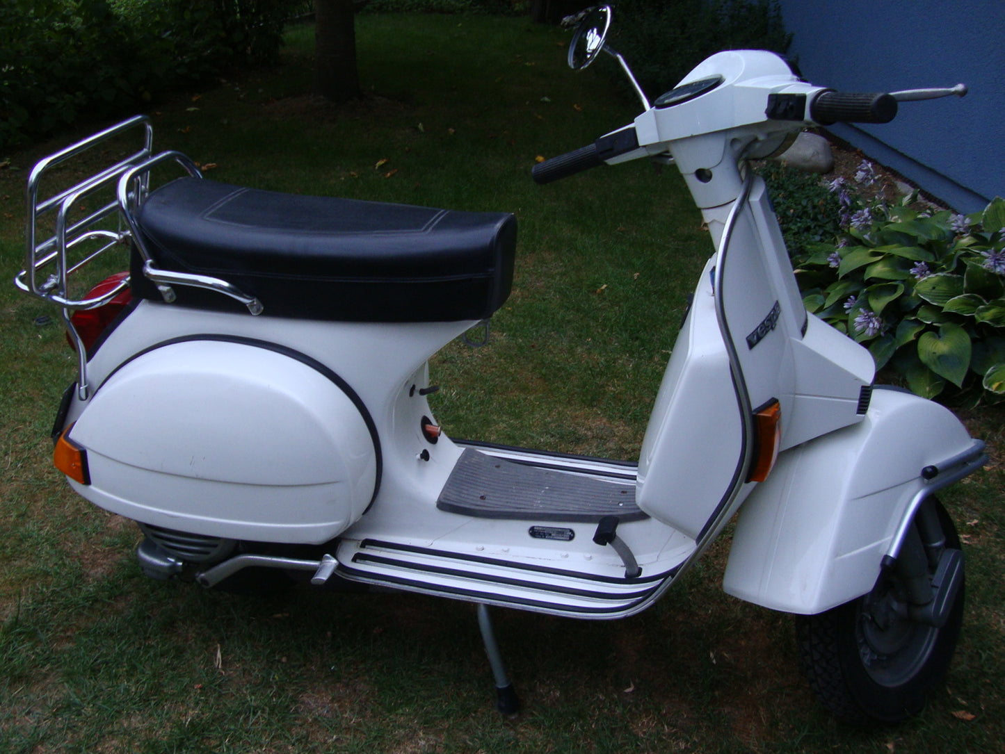 Vespa PX80E Lusso, white