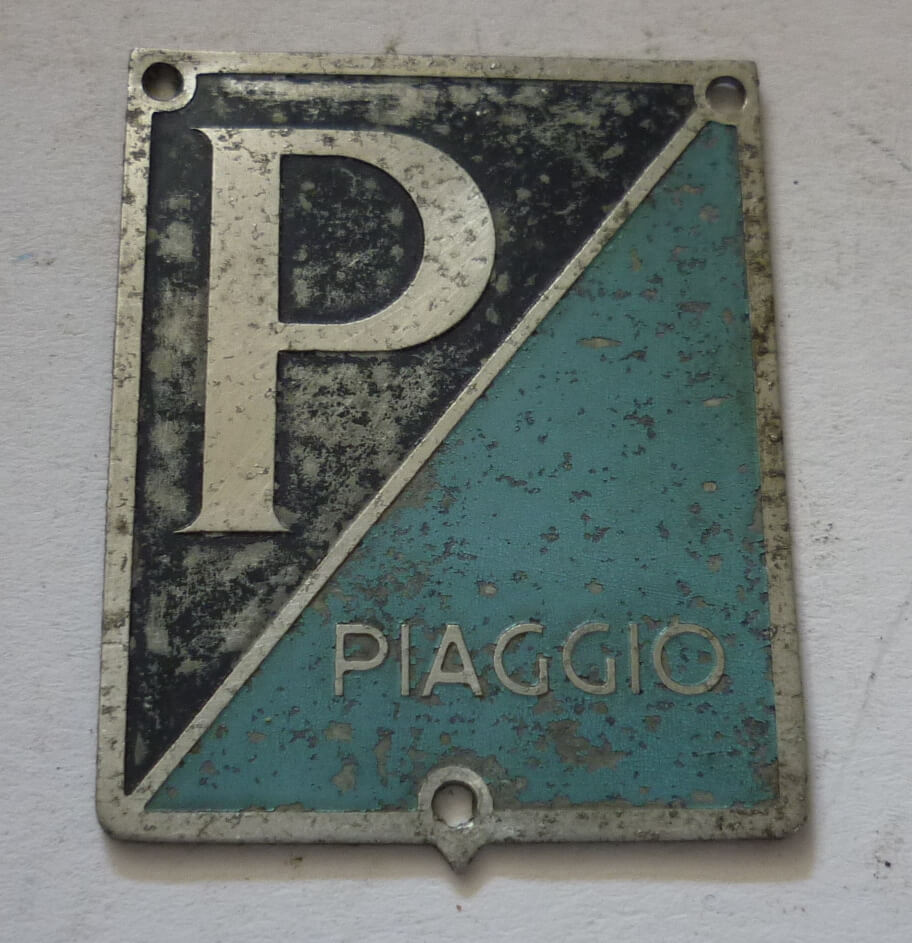 Piaggio-Emblem, Aluminium, Vespa 125 VN2T - VNA1-2T / Ape AC1T, Gebraucht, Patina