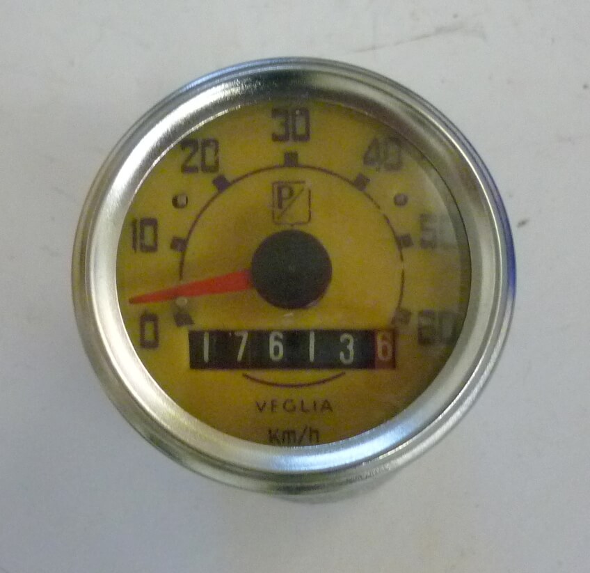 Speedometer drive pinion, front wheel asxle, Z 10, red, Vespa 50 / 90 / 100 / 125 PV - ET3 / PK