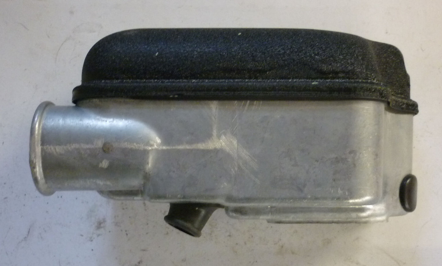 Air cleaner, carburettor casing with choke flap, complete, Vespa 150 VBA1M - VBB1M - VGLA1M, NOS