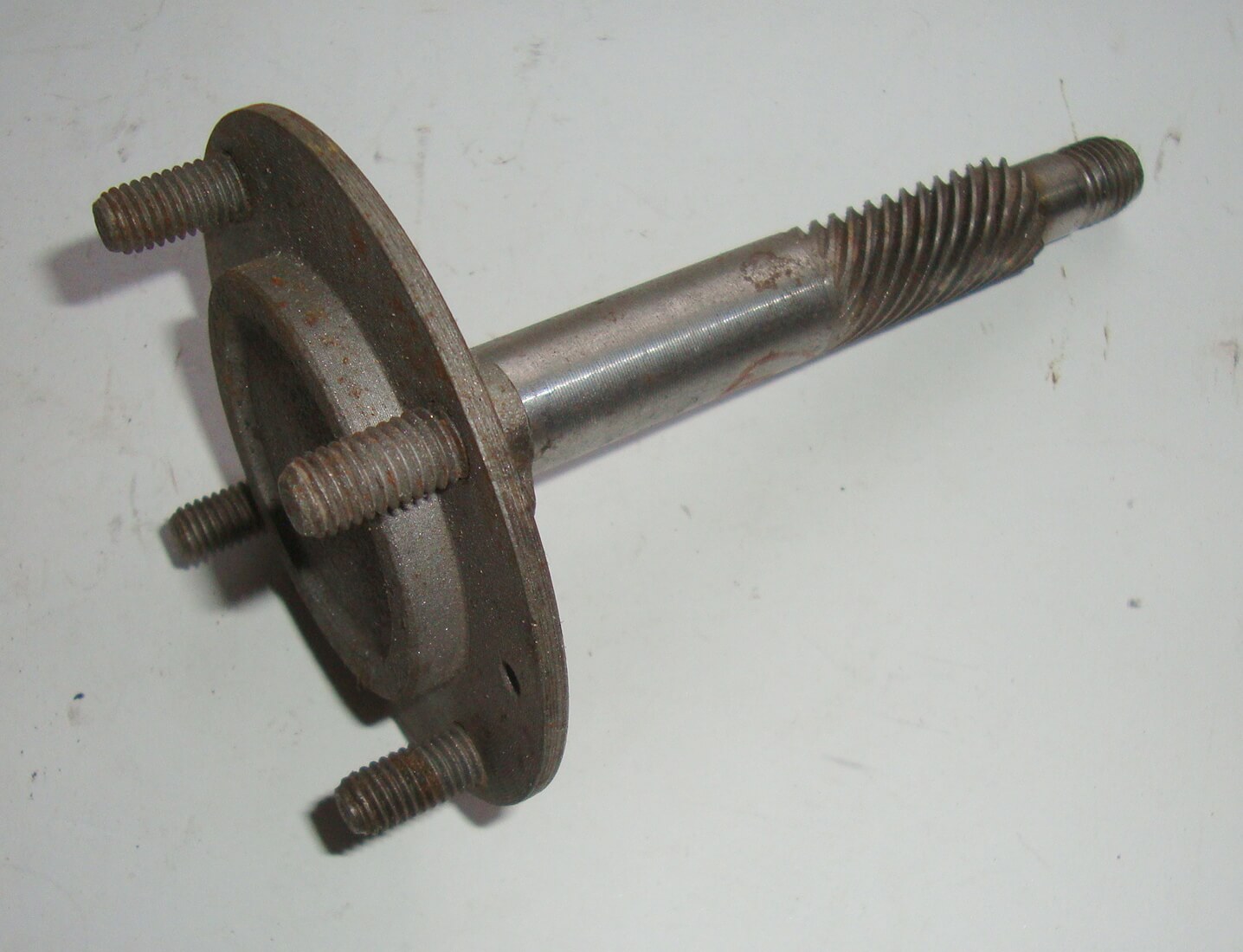 Front wheel axle, studs M8, 13 cogs,  Vespa 125 VNA-VNB / 150