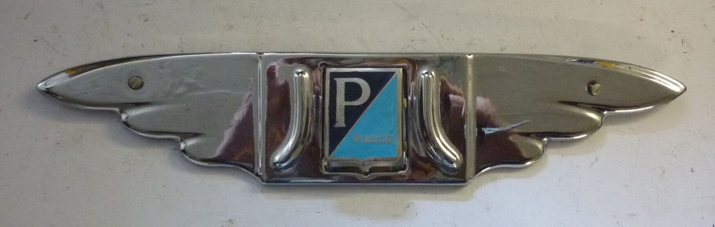 Zierflügel, Dekoration, Piaggio-Emblem, Blech, geprägt, verchromt, Vespa 125 / 150, NOS